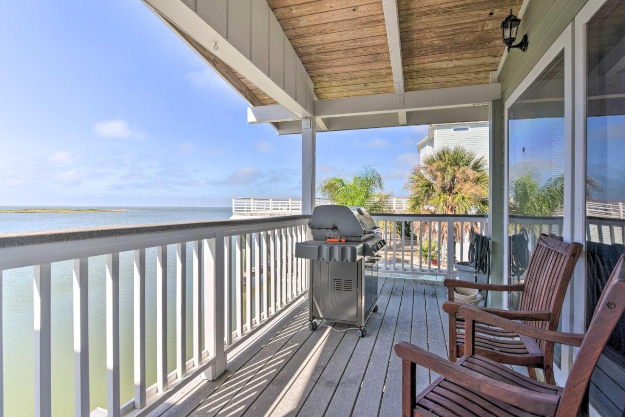 Charming Galveston Home With Waterfront Deck! Exterior photo