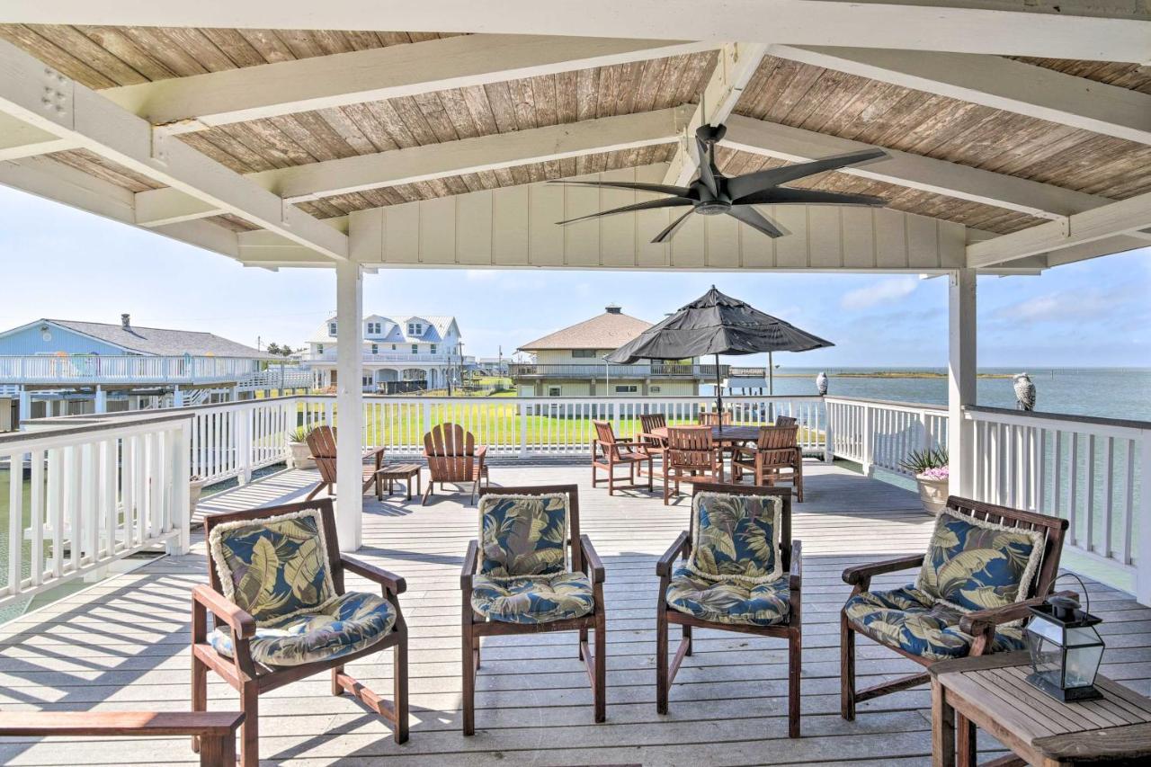 Charming Galveston Home With Waterfront Deck! Exterior photo